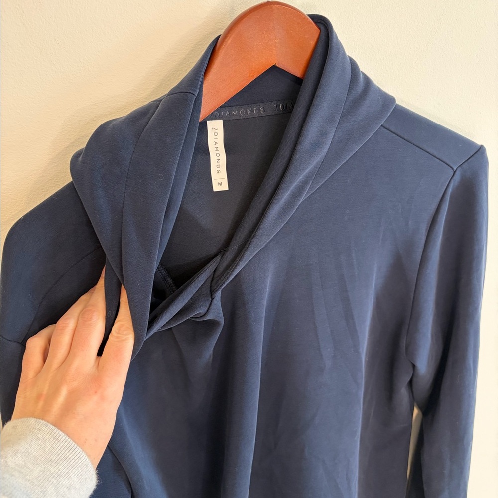 7 Diamonds Women's Hoodie Size Medium - Picture 11 of 11